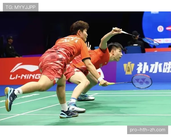 冯彦哲训练完直接啃鸡腿？这自律程度我真看不懂了