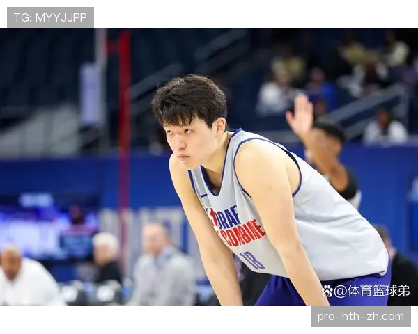 杨瀚森今晚又是场上冷面王，场外却被爆豪宅钥匙随手一甩？